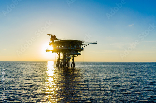 Wallpaper Mural Offshore Industry oil and gas production petroleum pipeline. Torontodigital.ca