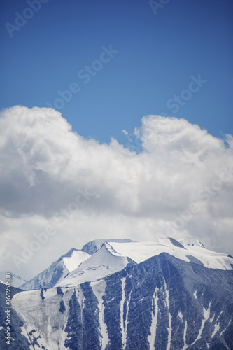 Snowed peaks of the Altai Mountains © Crazy nook