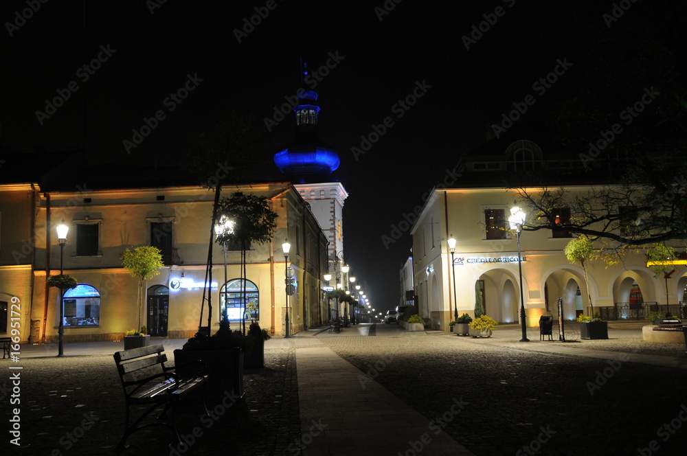 Marktplatz in Krosno – Nachtaufnahme - obrazy, fototapety, plakaty 