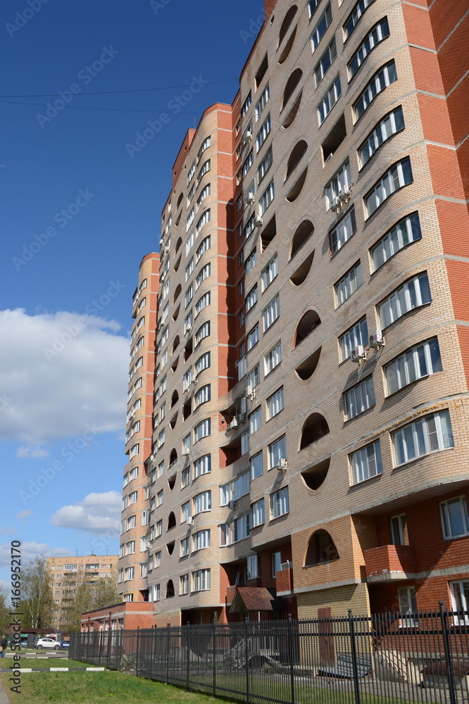 Multi-apartment house on Dzerzhinsky Street in Kokoshkino, Novomoskovsk Administrative District of Moscow. Multi-apartment house on Dzerzhinsky Street in Kokoshkino, Novomoskovsk Administrative District of Moscow.