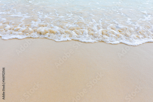 Soft wave and tropical beach © Thanaphum