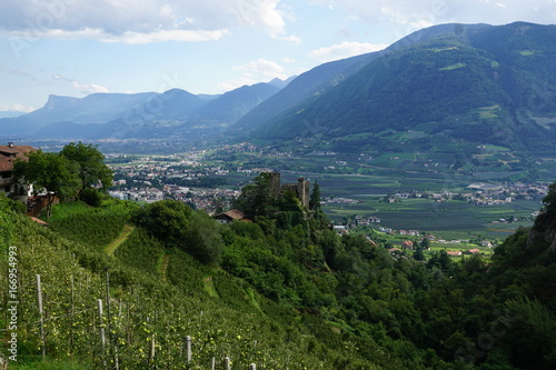 Dorf Tirol in der Nähe von Meran in Südtirol in Norditalien