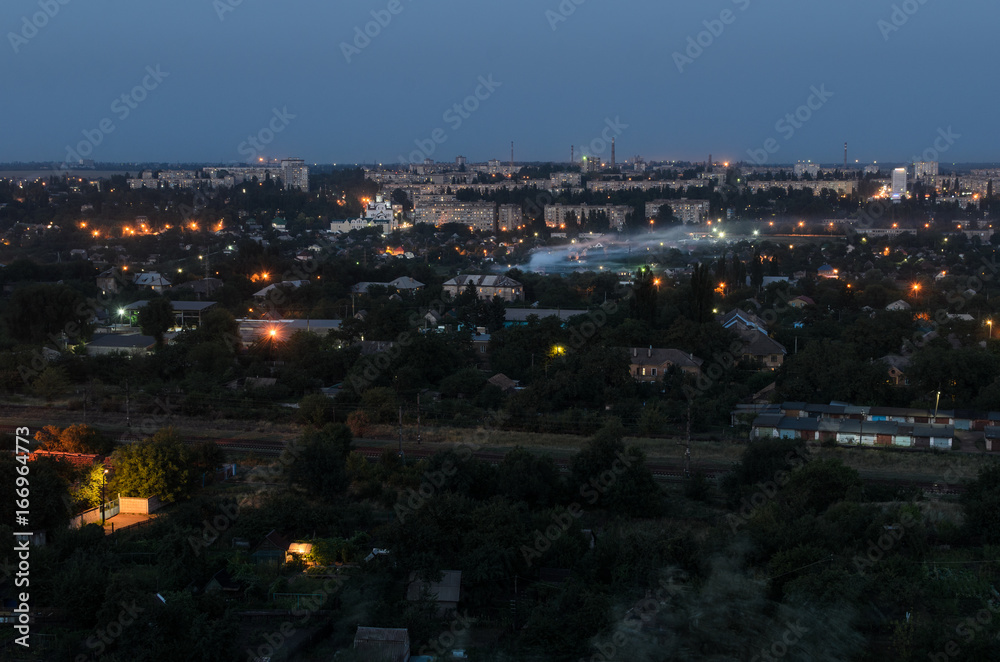 Fototapeta premium Туман в вечернем городе