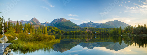 Fototapeta Naklejka Na Ścianę i Meble -  sunrise over the mountain lake in the Tatra Mountains in Slovakia