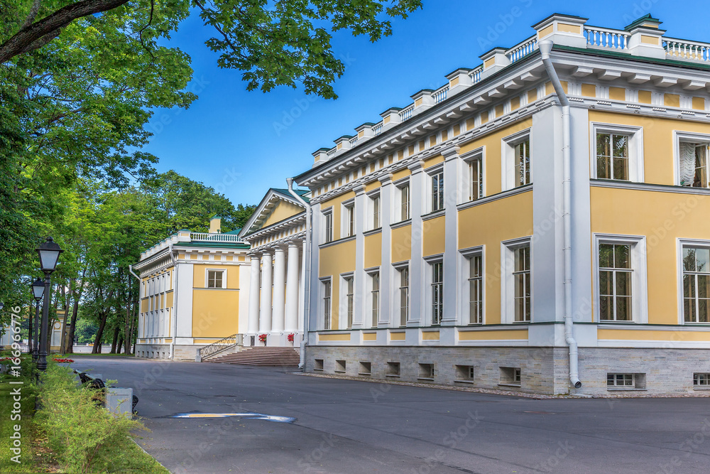 Fototapeta premium The Kamennoostrovsky Palace is a former imperial country residence on Kamenny Island in St. Petersburg. Currently, it houses the Academy of Talents