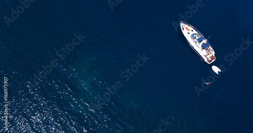 bateau en pleine mer, espagne  © Fly_and_Dive