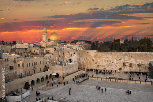 Photo The Western Wall at the Temple Mount in Jerusalem, Israel