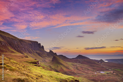 Wschód słońca przy Quiraing, wyspa Skye, Szkocja