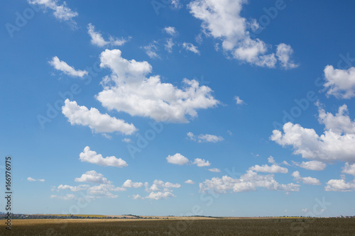 Light gentle cloud on a blue sky © aneduard