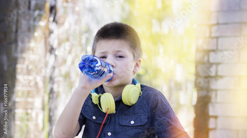 Wie viel sollten Kinder trinken? 