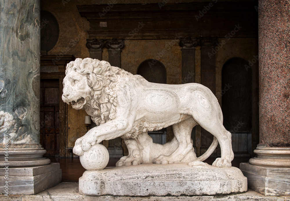 Leone in marmo da Villa Borghese, Roma