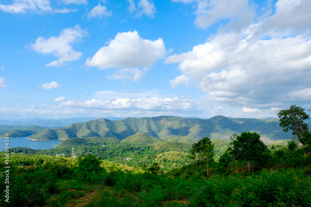 Naklejka premium blue sky river lake mountain wildlife kanchanaburi thailand