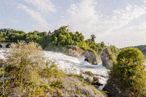 Schaffhausen, Rhein, Rheinfall, Neuhausen, Stadt, Wasserfall, Schloss, Rheinfallfelsen, Ausflugsziel, Rheinufer, Spazierweg, Uferweg, Sommer, Schweiz