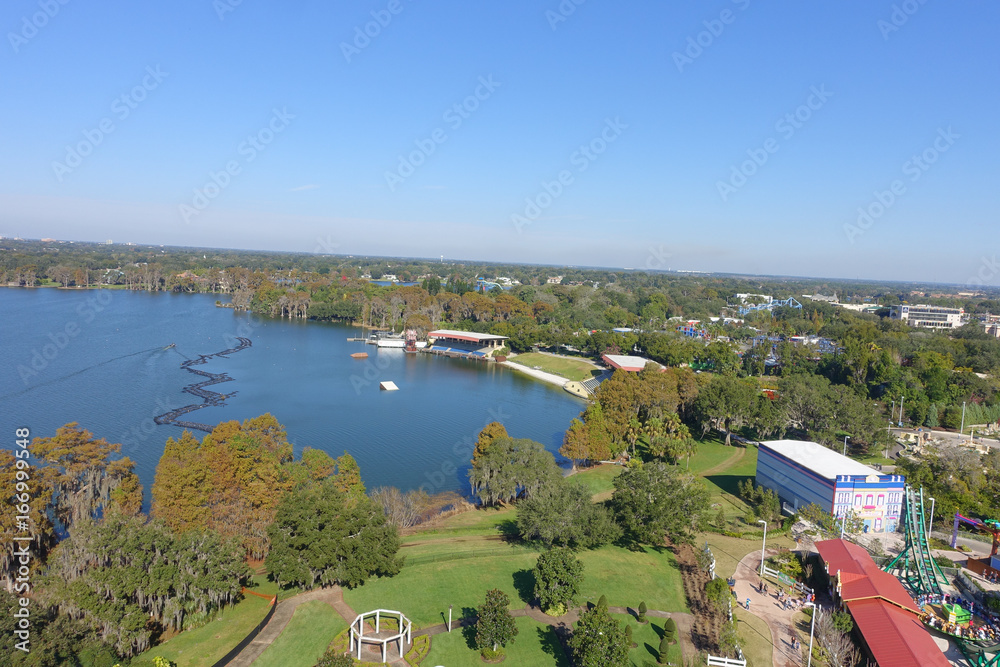 Obraz premium Aerial view of the town located near park atraction