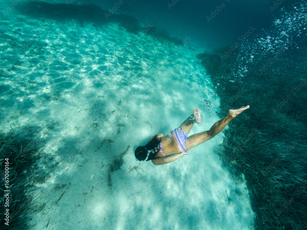 Obraz premium PEOPLE UNDERWATER