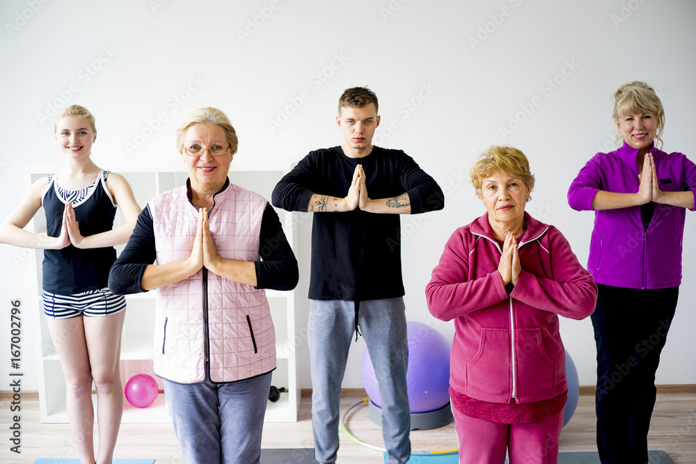 Fototapeta premium Group of elderly people doing exercises