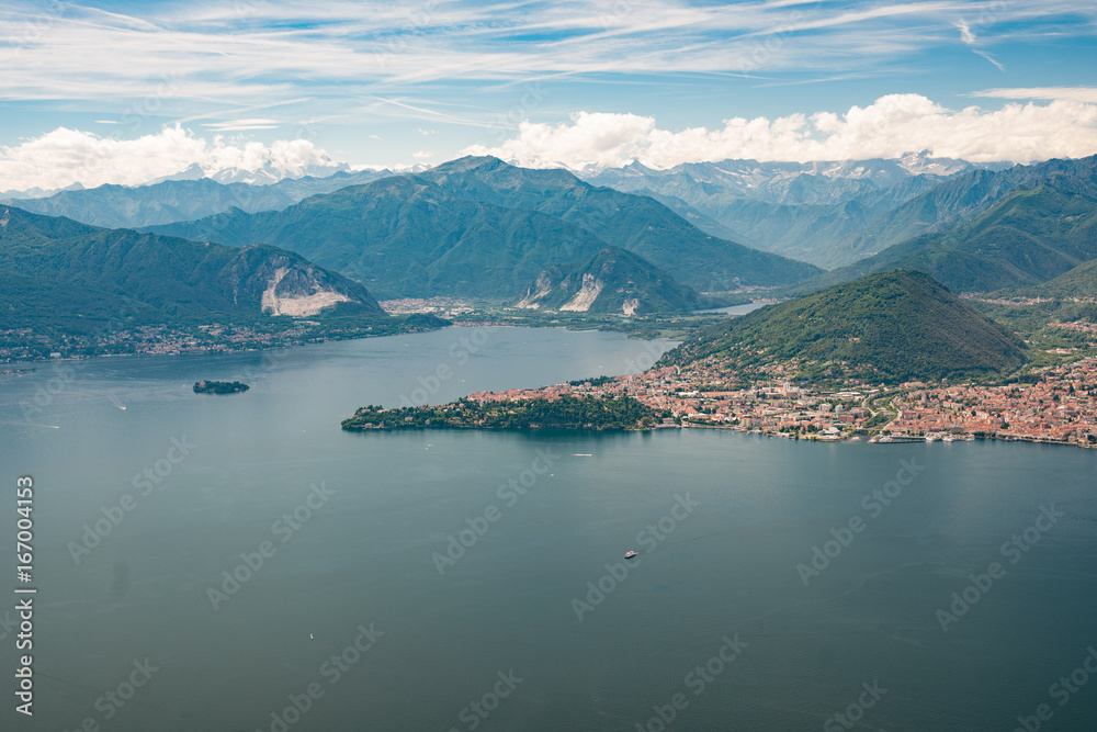 Verschiedene Blicke auf Lago Maggiore vom Sasso del Ferro