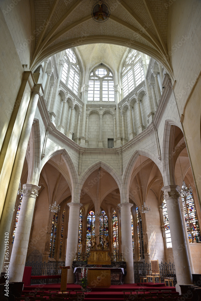 Choeur de l'église Saint-Eusèbe à Auxerre en Bourgogne, France