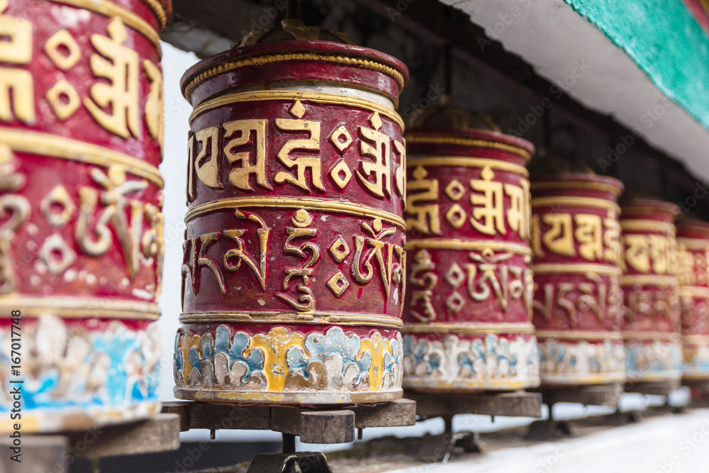 Φωτογραφία Tibetan prayer wheel in area of Rumtek Monastery near Gangtok