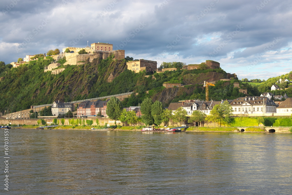 Fototapeta premium Festung Ehrenbreitstein in Koblenz im Rhein
