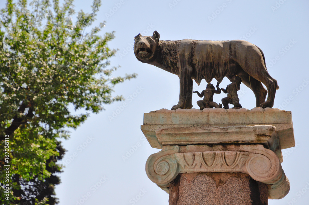 romulus and remus statue