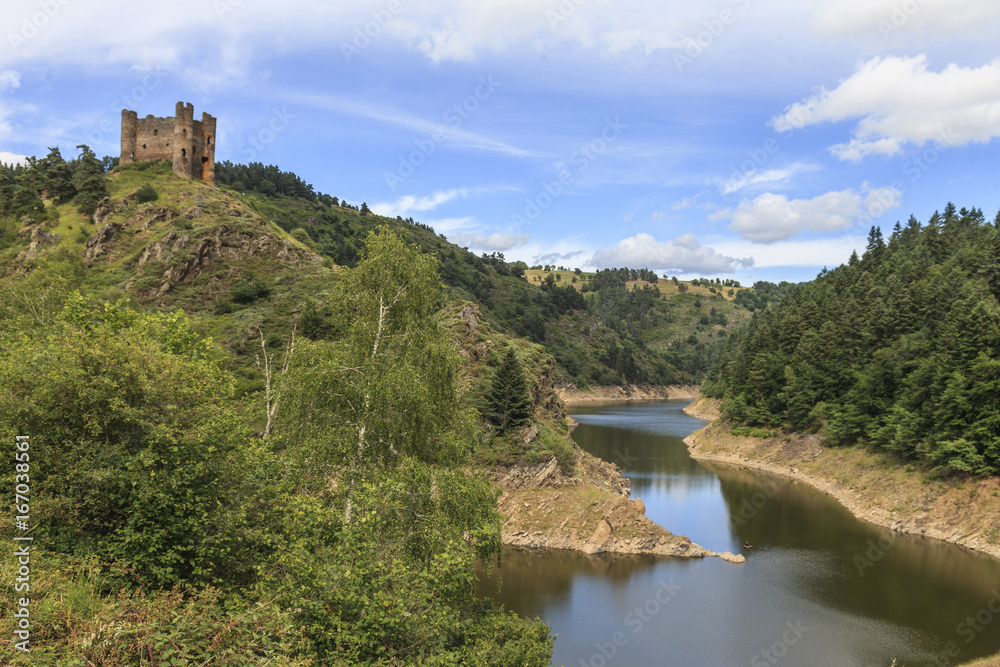 château d'Alleuze dans le Cantal
