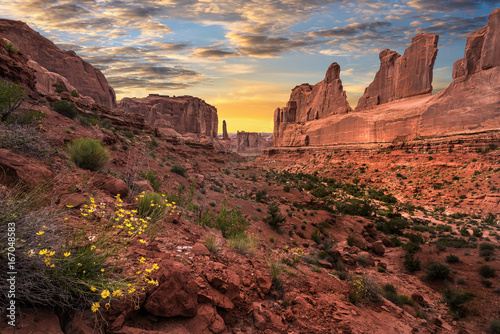 Canvas Print sunset over park avenue, arches national park, utah