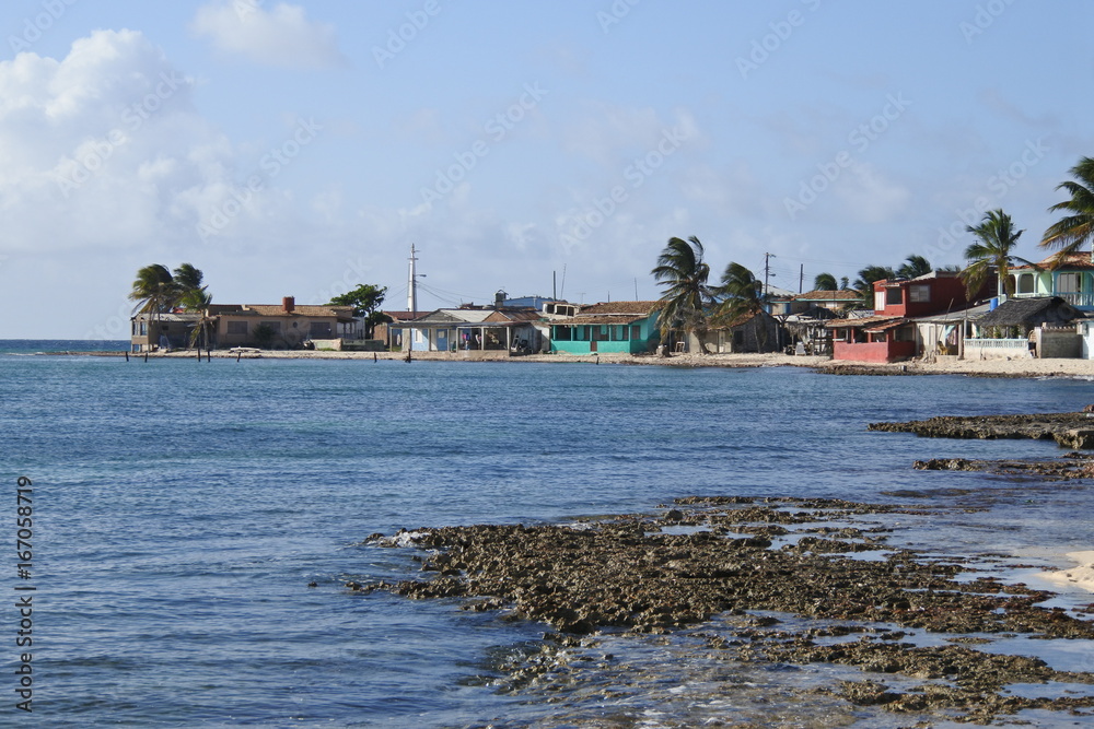 Kleines Fischerdorf in der Karibik