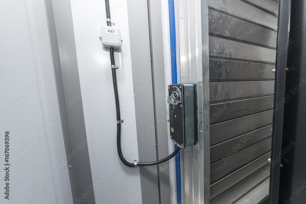 The ventilation louver with the actuator The ventilation louver with the actuator
