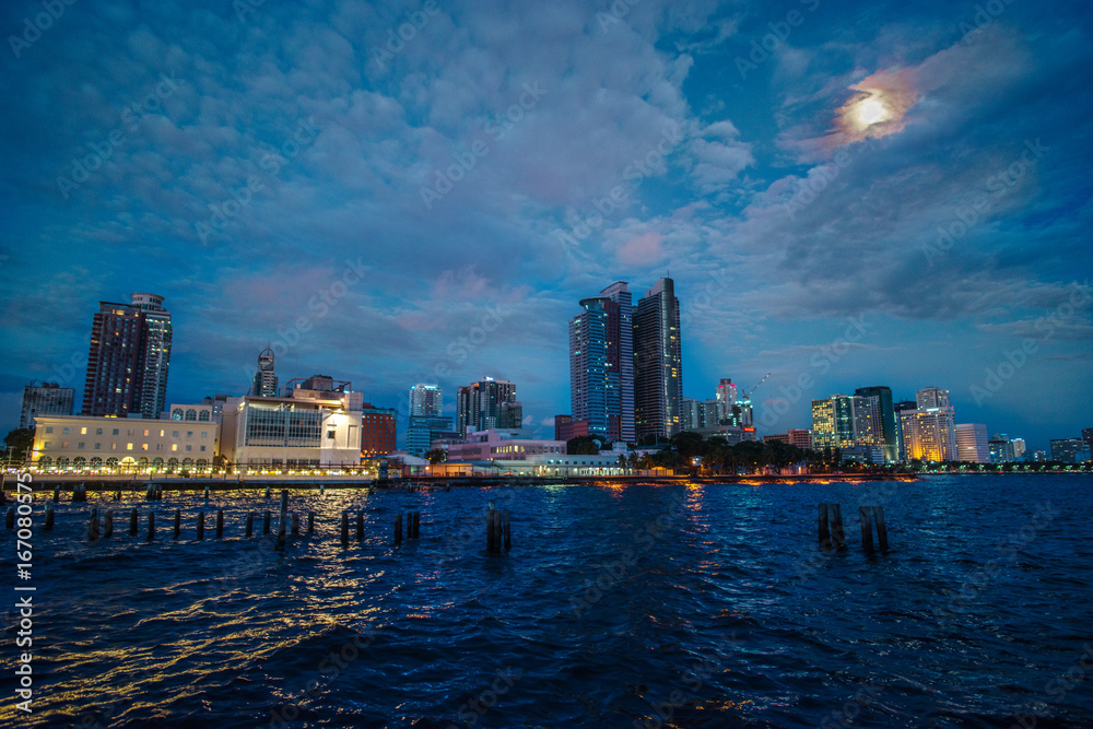 Obraz premium Sunset in Manila Bay