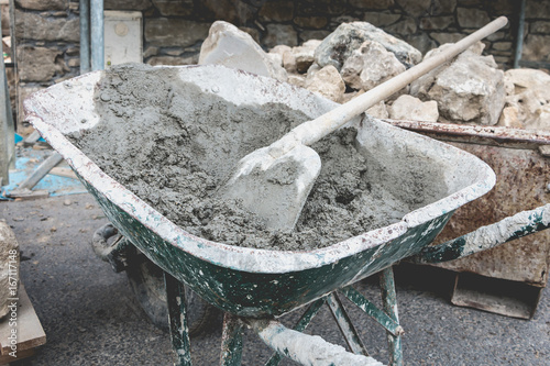 Obraz na płótnie wheelbarrow filled with cement on a renovation project w salonie