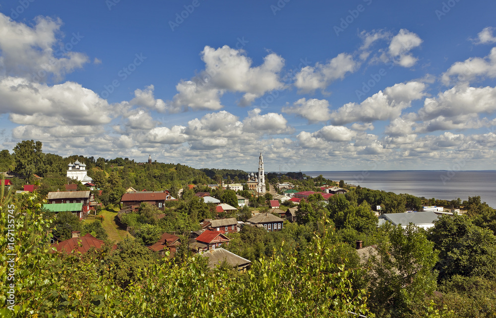 Вид с Пятницкой горы на город Юрьевец. Ивановская область.