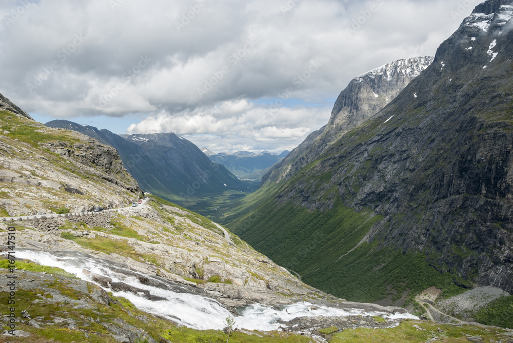 Obraz premium Widok z punktu widokowego Trollstigen w Norwegii