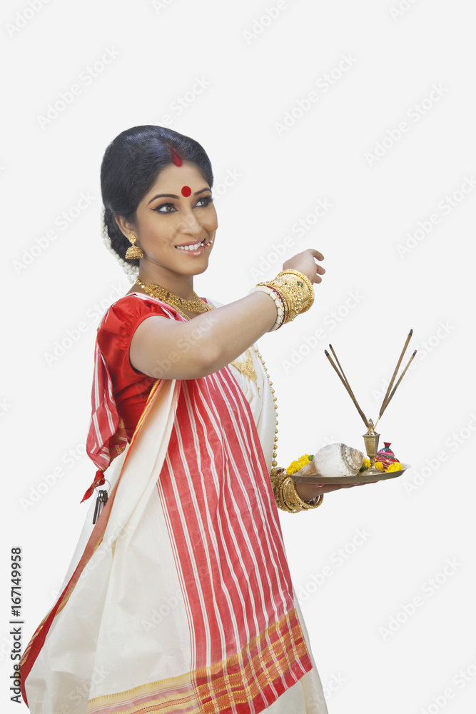 Indian woman performing worship, portrait of a beautiful young lady with  pooja thali isolated on white background Stock Photo - Alamy