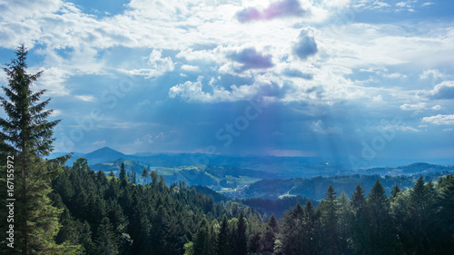 Wandern in Gais im Kanton Appenzell Ausserrhoden in der Schweiz an einem Sommertag