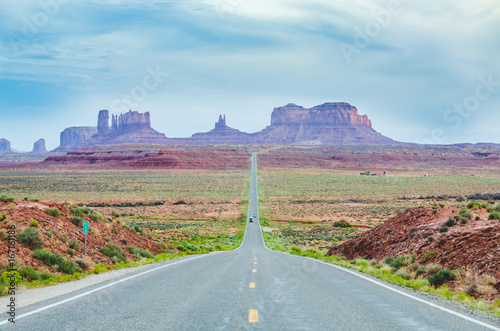 A road to monument valley where Forrest Gump stop running in the film