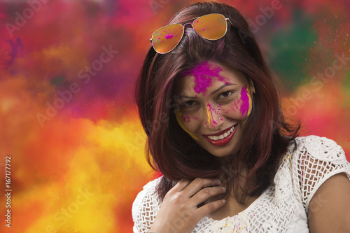 Canvas Print Portrait of an Indian girl at Holi Color festival