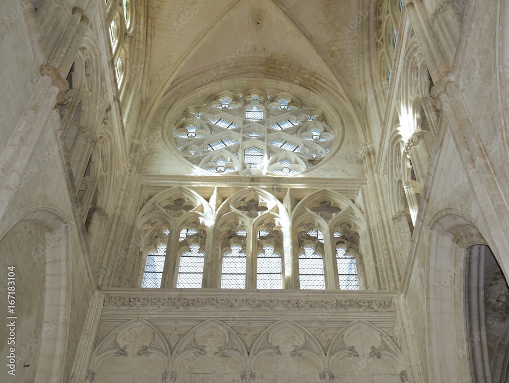 Intérieur de l'abbatiale St Germain à Auxerre (Bourgogne, France)    
