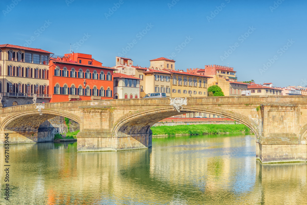 Obraz premium Beautiful panoramic view of the Arno River and the town of Renaissance Italy - Florence. Italy.