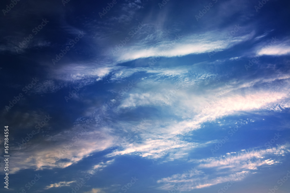 Obraz premium White clouds in the blue sky