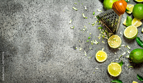 Grater with fresh limes .