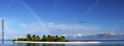 Fototapeta Naklejka Na Ścianę i Meble -  Merged Panoramic image. Tropical maldivian island in daylight with rainbow on horizon and white sandy beach