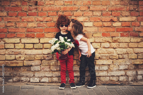 Canvas Print little boy and girl on the street