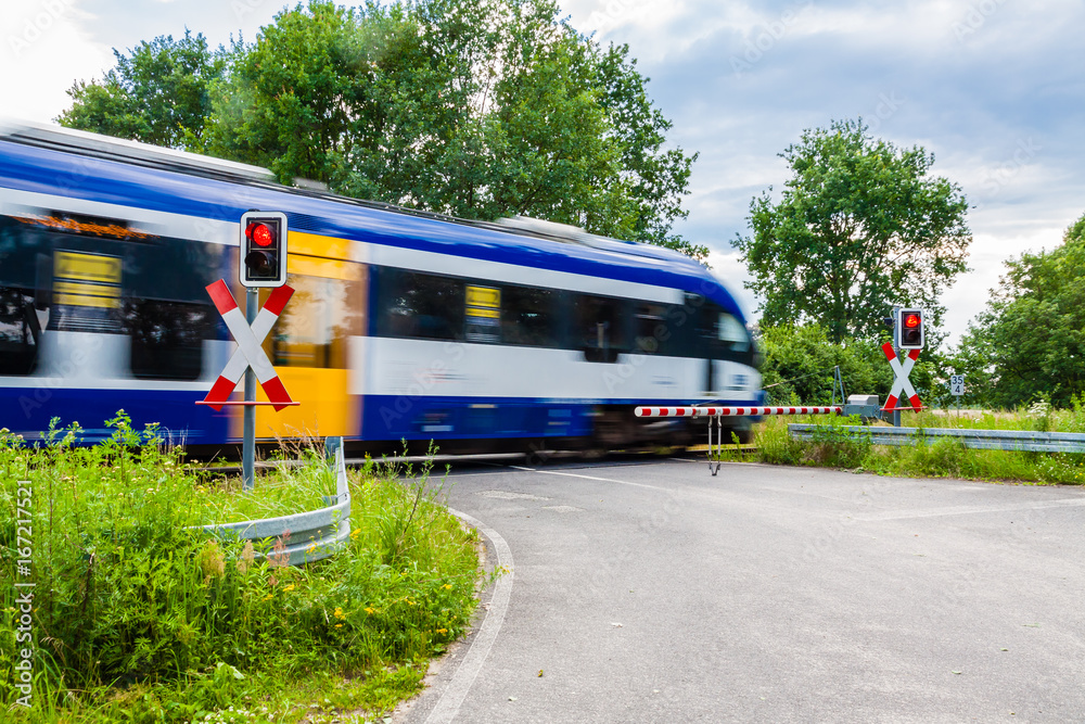 Obraz premium Bahnübergang in Werder