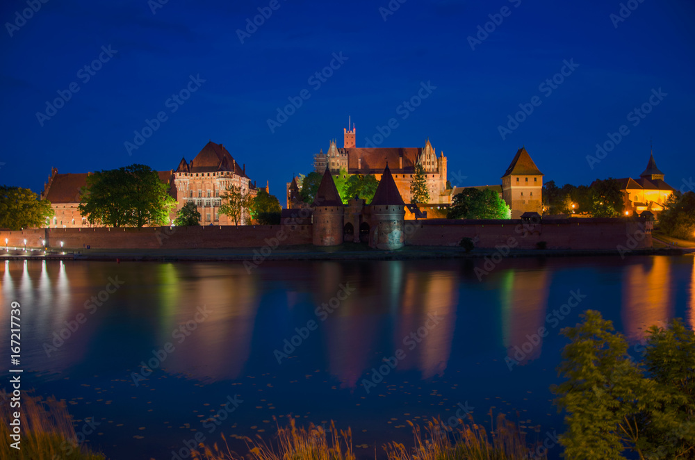 Obraz Malbork castle in the night, Poland