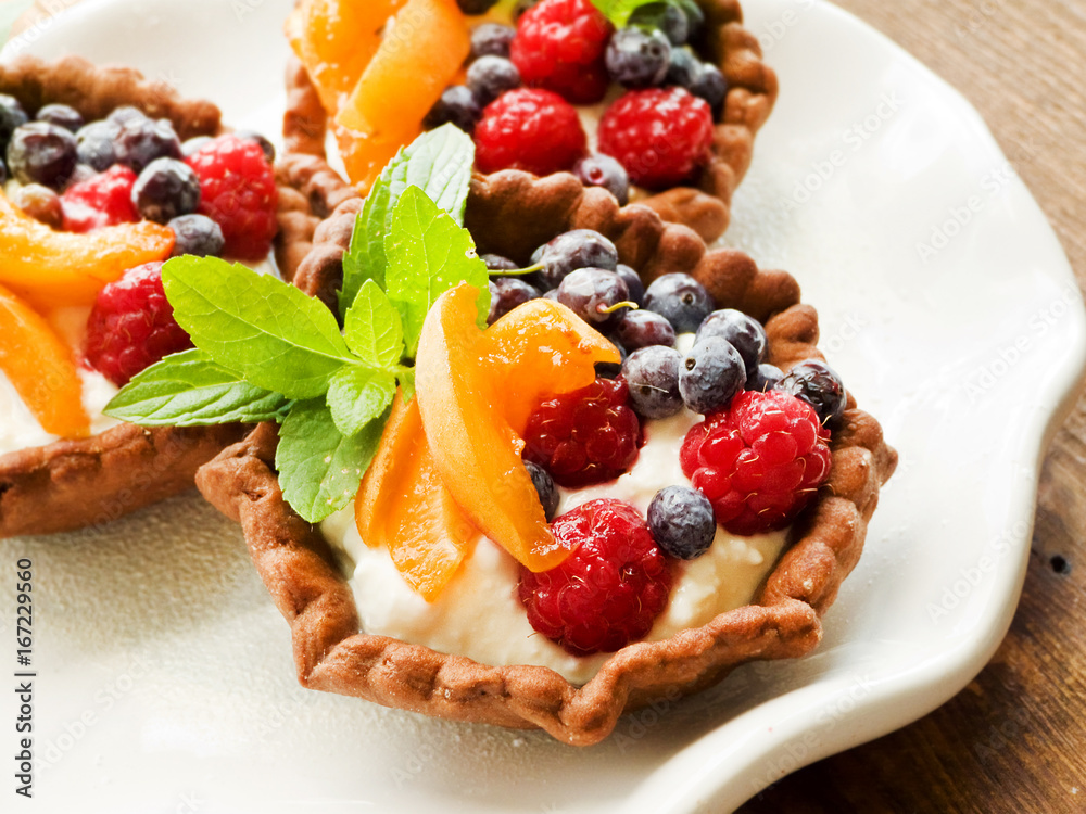 Tartlets with cheese and berries Tartlets with cheese and berries