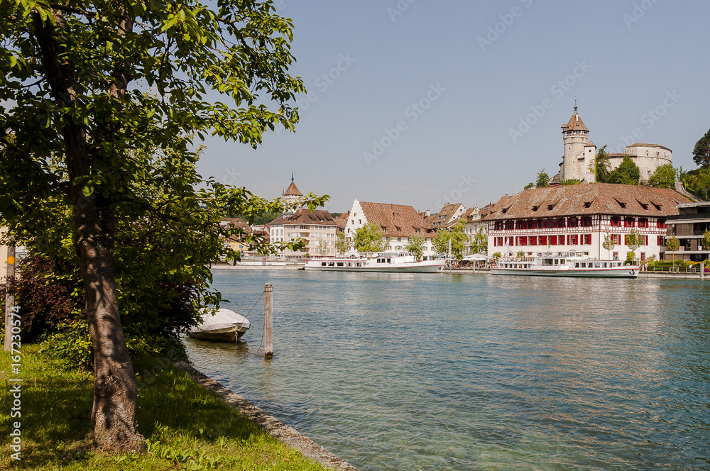 Schaffhausen, Stadt, Altstadt, Rhein, Rheinufer, Schifffahrt, Schiffssteg, Rheinschifffahrt, Altstadthäuser, Schifflände, Sommer, Schweiz Schaffhausen, Stadt, Altstadt, Rhein, Rheinufer, Schifffahrt, Schiffssteg, Rheinschifffahrt, Altstadthäuser, Schifflände, Sommer, Schweiz