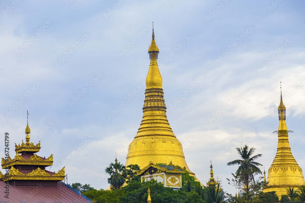 Naklejka premium Shwedagon Pagoda of Myanmar