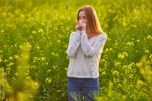 Konstfotografi Pollen allergy, girl sneezing