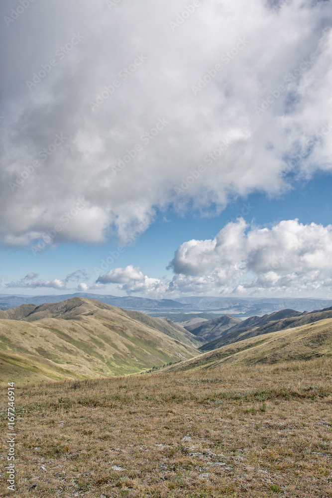 Fototapeta premium Landscape with beautiful clouds and mountain views.